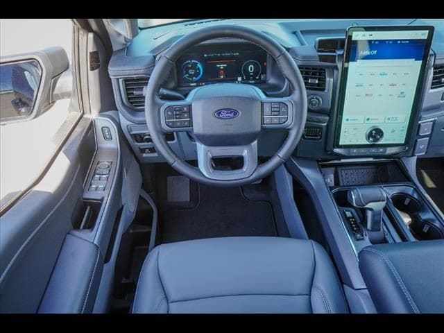 2025 Ford F-150 Lightning Flash - Photo 26