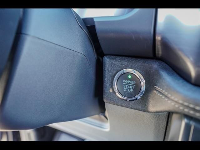2025 Ford F-150 Lightning Flash - Photo 31