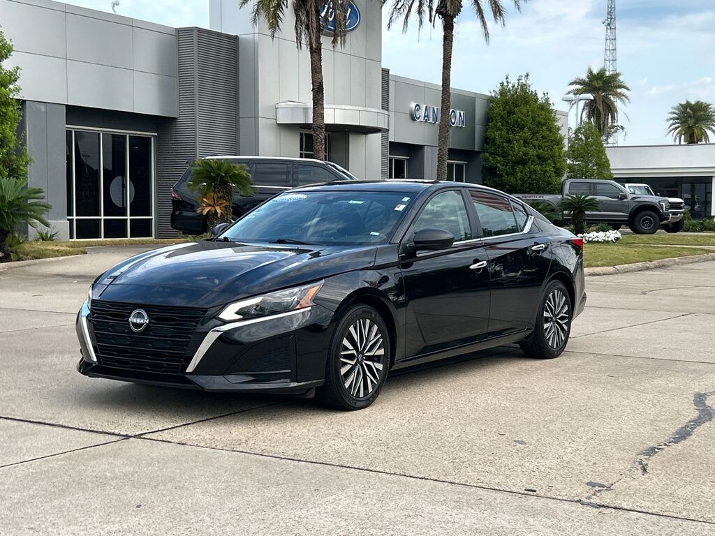 Used 2024 Nissan Altima 2.5 SV Sedan