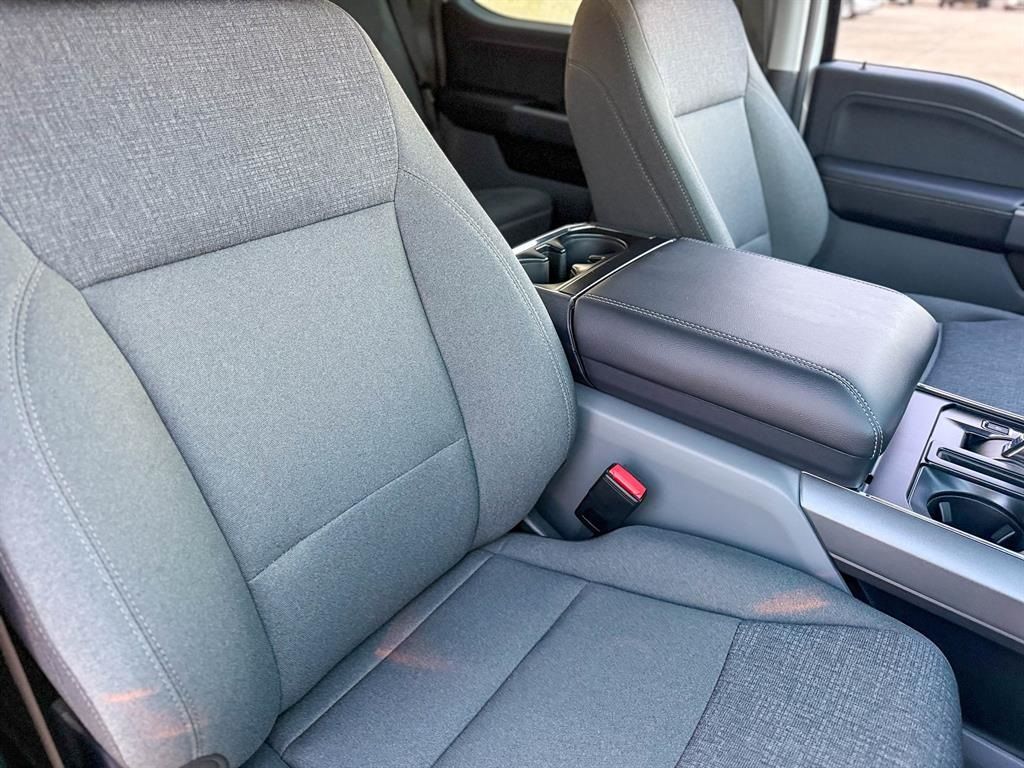 2025 Ford F-150 Lightning XLT - Photo 9