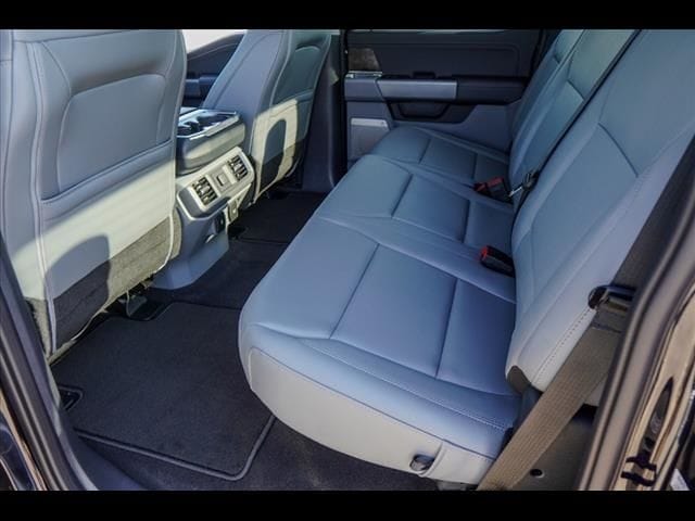 2025 Ford F-150 Lightning Flash - Photo 23