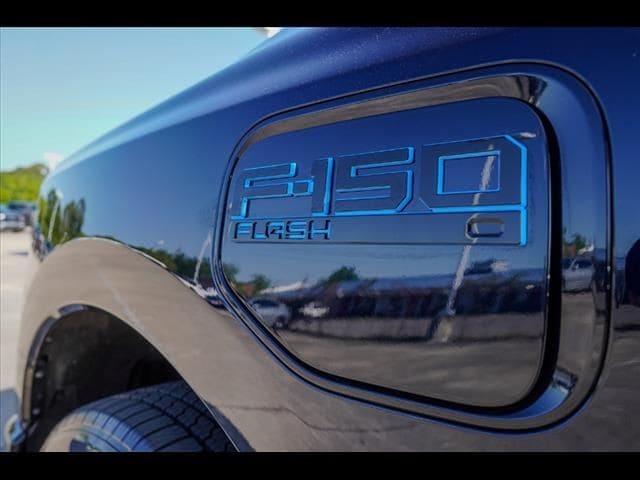 2025 Ford F-150 Lightning Flash - Photo 16