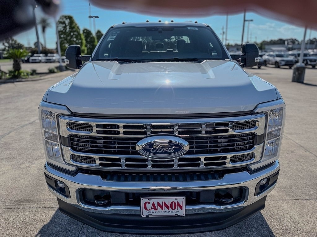 New 2025 Ford F-350 XLT Truck Crew Cab