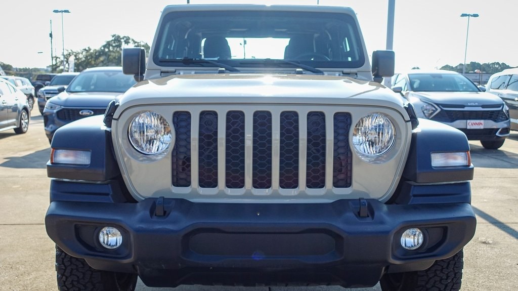 Used 2020 Jeep Gladiator Sport with VIN 1C6HJTAGXLL167926 for sale in Pascagoula, MS