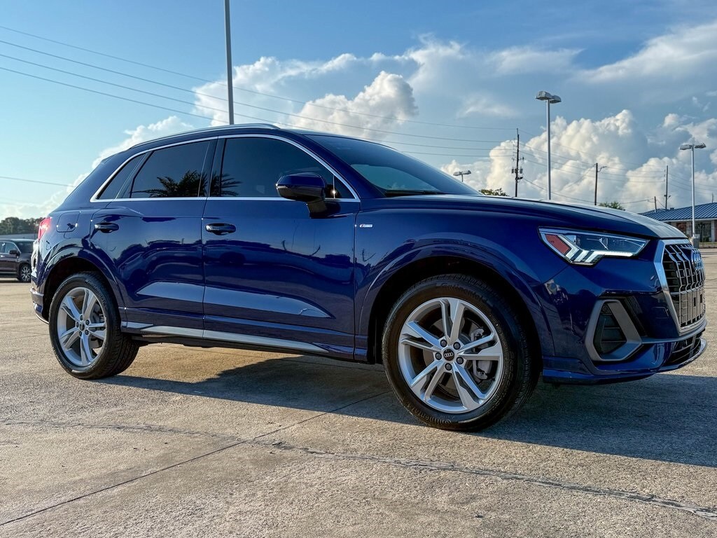 2024 Audi Q3 45 TFSI S line Premium photo 3