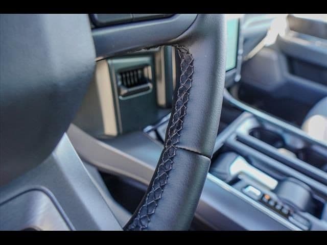 2025 Ford F-150 Lightning Flash - Photo 36