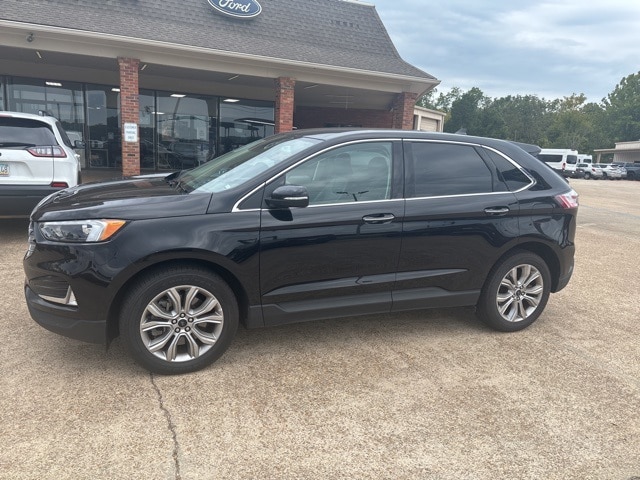 2024 Ford Edge Titanium's photo