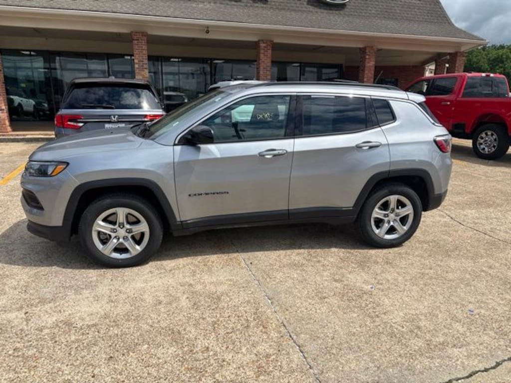 Used 2024 Jeep Compass Latitude SUV