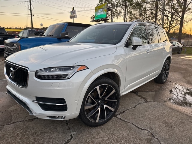 2019 Volvo XC90 Momentum's photo
