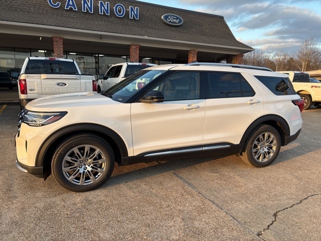 2026 Ford Explorer Platinum's photo