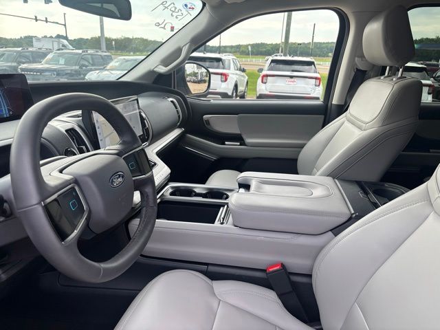 2026 Ford Expedition Platinum - Photo 13