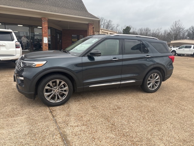 2022 Ford Explorer Limited's photo