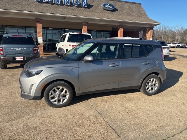 2024 Kia Soul LX's photo
