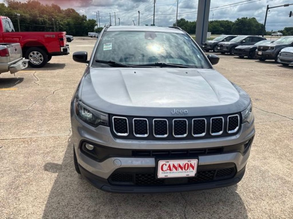 Used 2024 Jeep Compass Latitude SUV