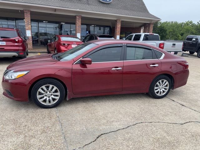 Used 2018 Nissan Altima S with VIN 1N4AL3AP8JC259639 for sale in Starkville, MS
