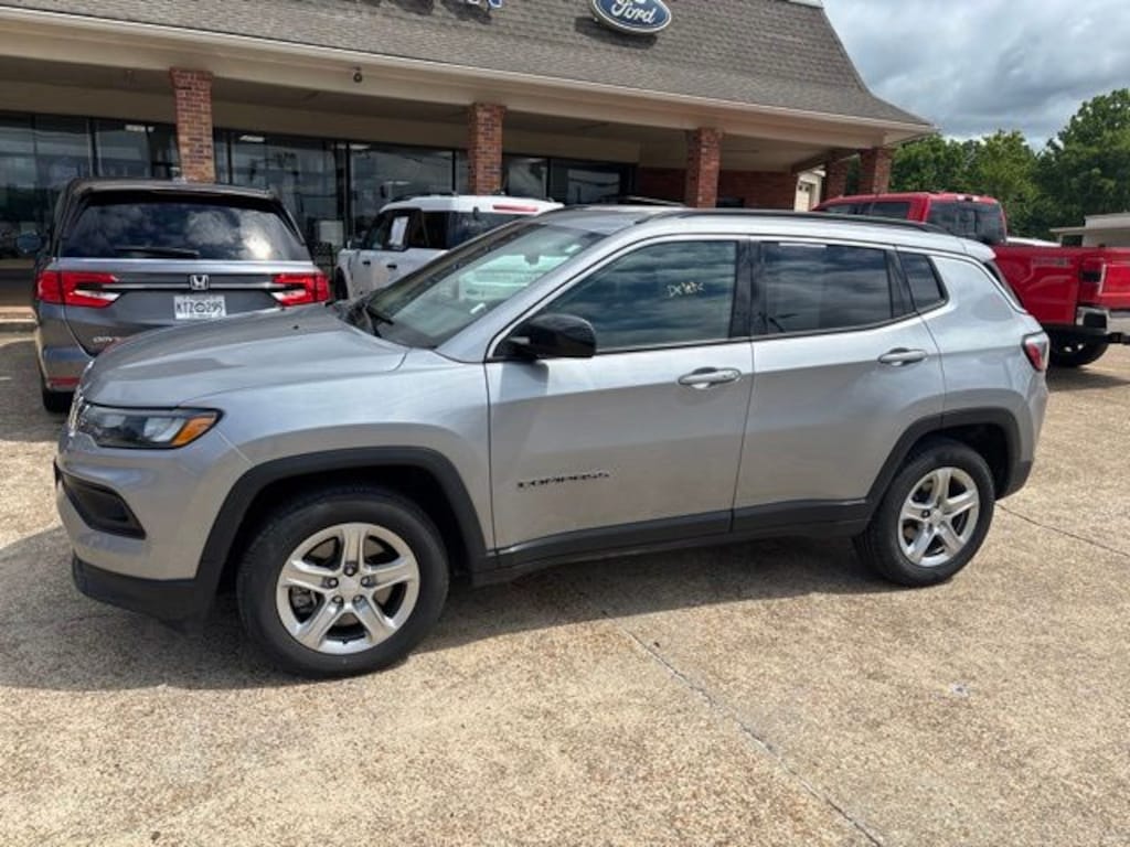 Used 2024 Jeep Compass Latitude SUV