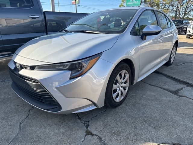 2024 Toyota Corolla LE's photo