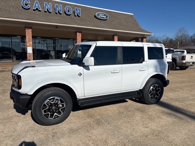 2025 Ford Bronco 4-Door Outer Banks's photo