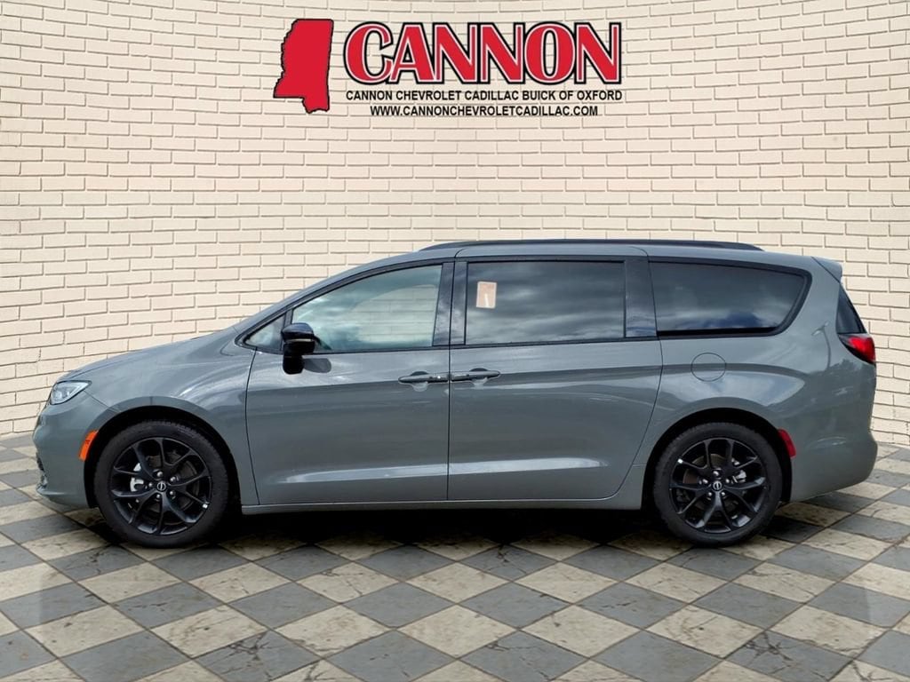 Used 2025 Chrysler Pacifica Limited