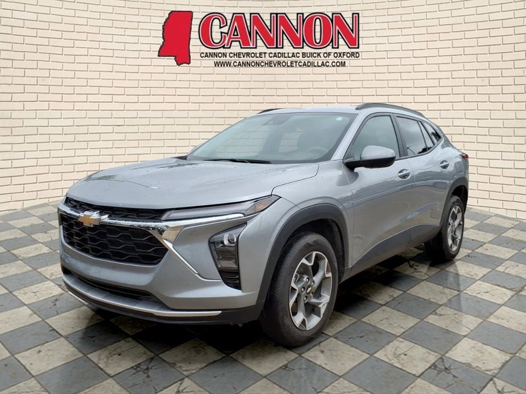 Used 2025 Chevrolet Trax LT SUV
