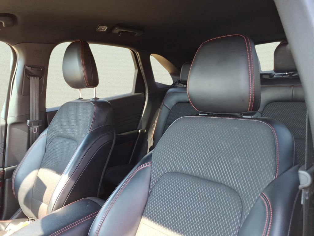 2025 Ford Escape ST-Line Select - Photo 16