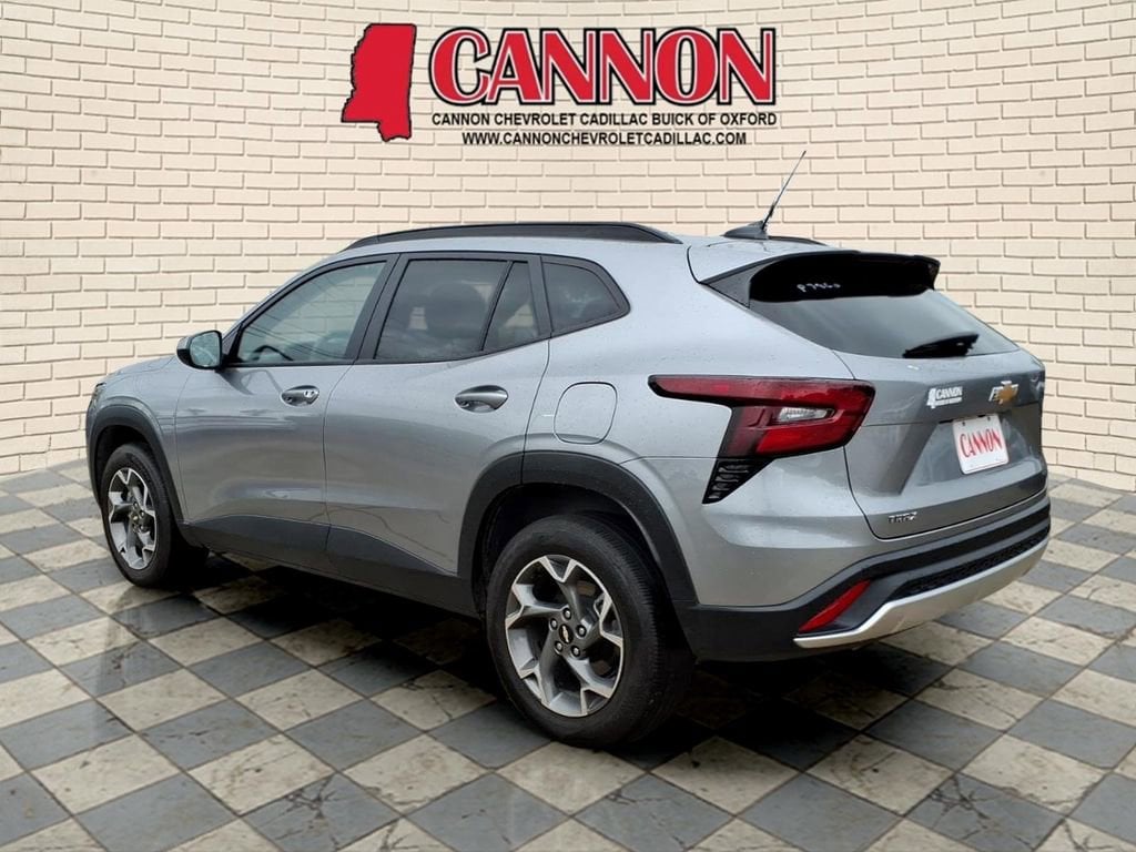 Used 2025 Chevrolet Trax LT SUV