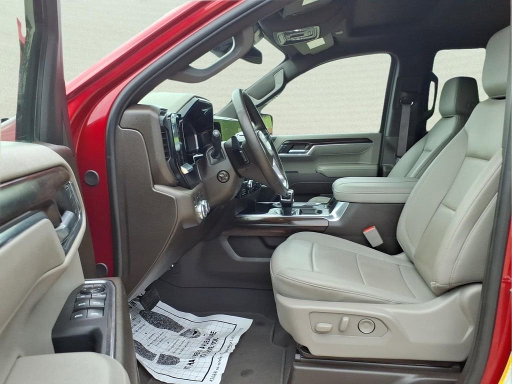 2024 GMC Sierra 1500 SLT - Photo 16
