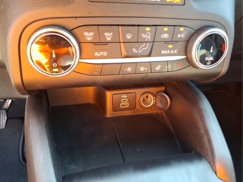 2025 Ford Escape ST-Line Select - Photo 21