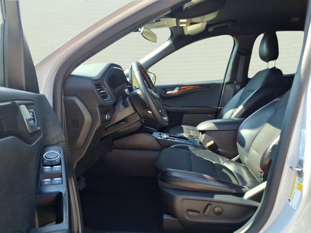 2025 Ford Escape ST-Line Select - Photo 15