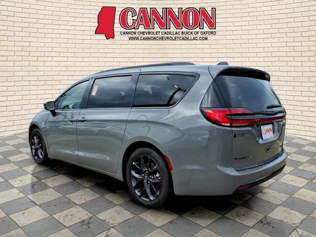 Used 2025 Chrysler Pacifica Limited