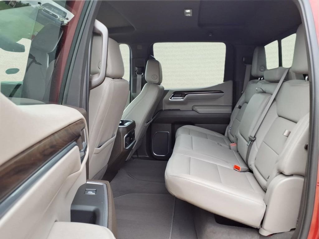 2024 GMC Sierra 1500 SLT - Photo 11