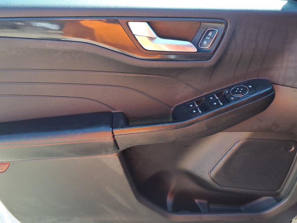 2025 Ford Escape ST-Line Select - Photo 14
