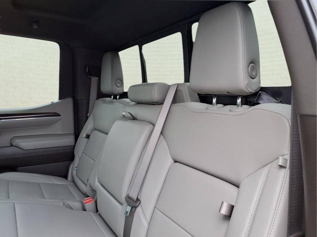 2024 GMC Sierra 1500 SLT - Photo 12