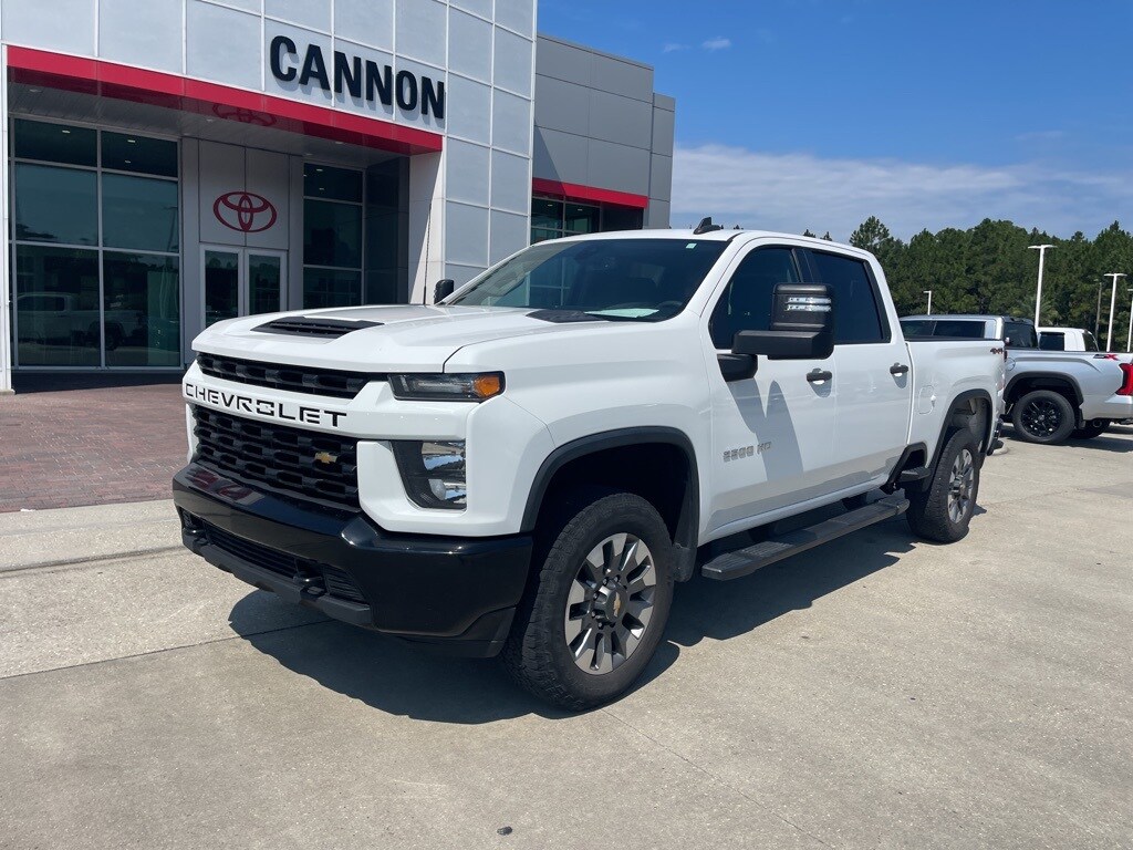 2022 Chevrolet Silverado 2500HD Custom photo 2