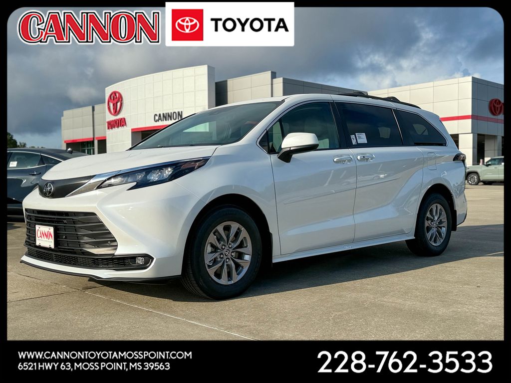 2026 Toyota Sienna XLE 8-Passenger Hybrid FWD's photo