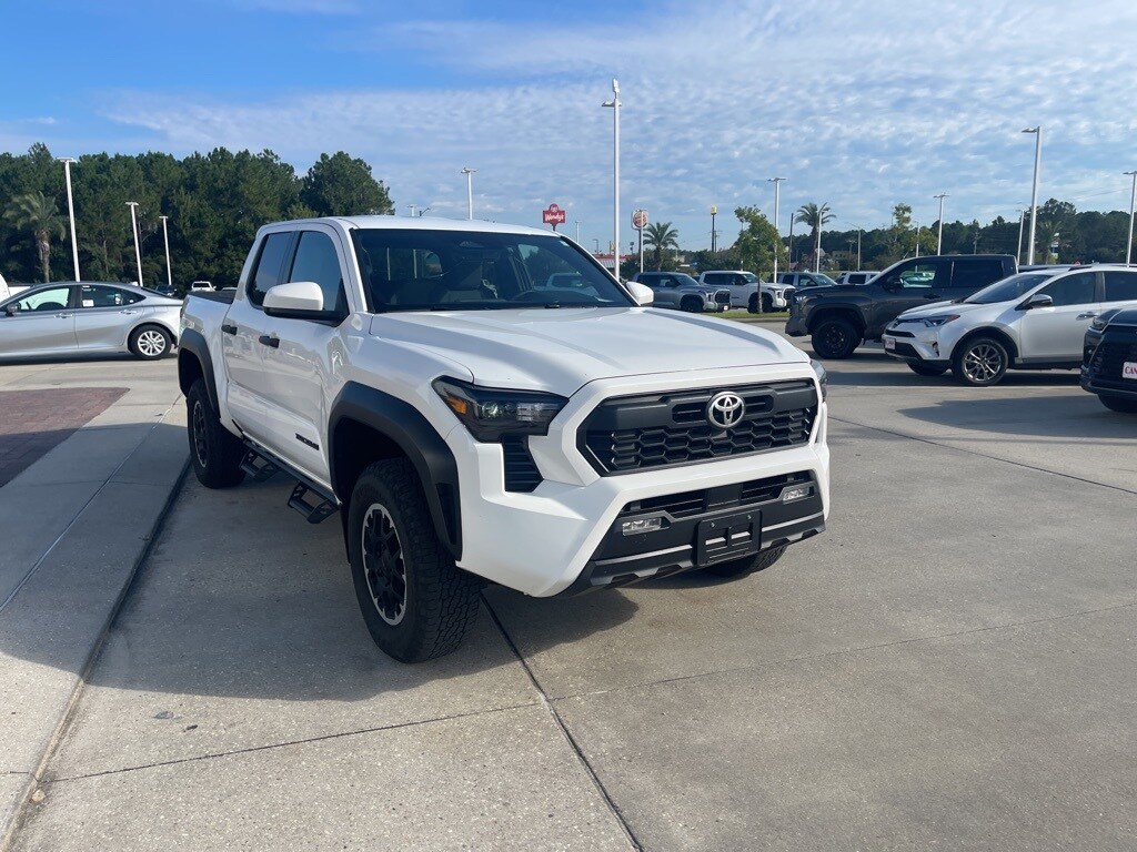 2024 Toyota Tacoma TRD Off-Road photo 2