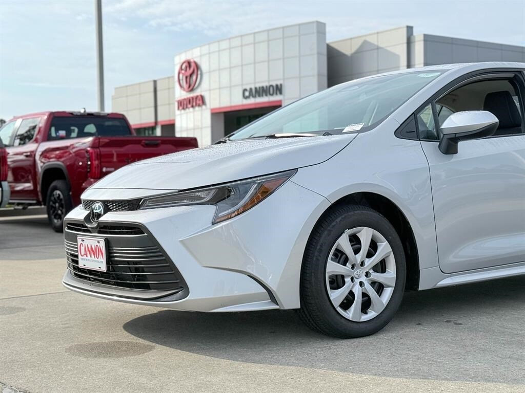 2026 Toyota Corolla LE photo 2