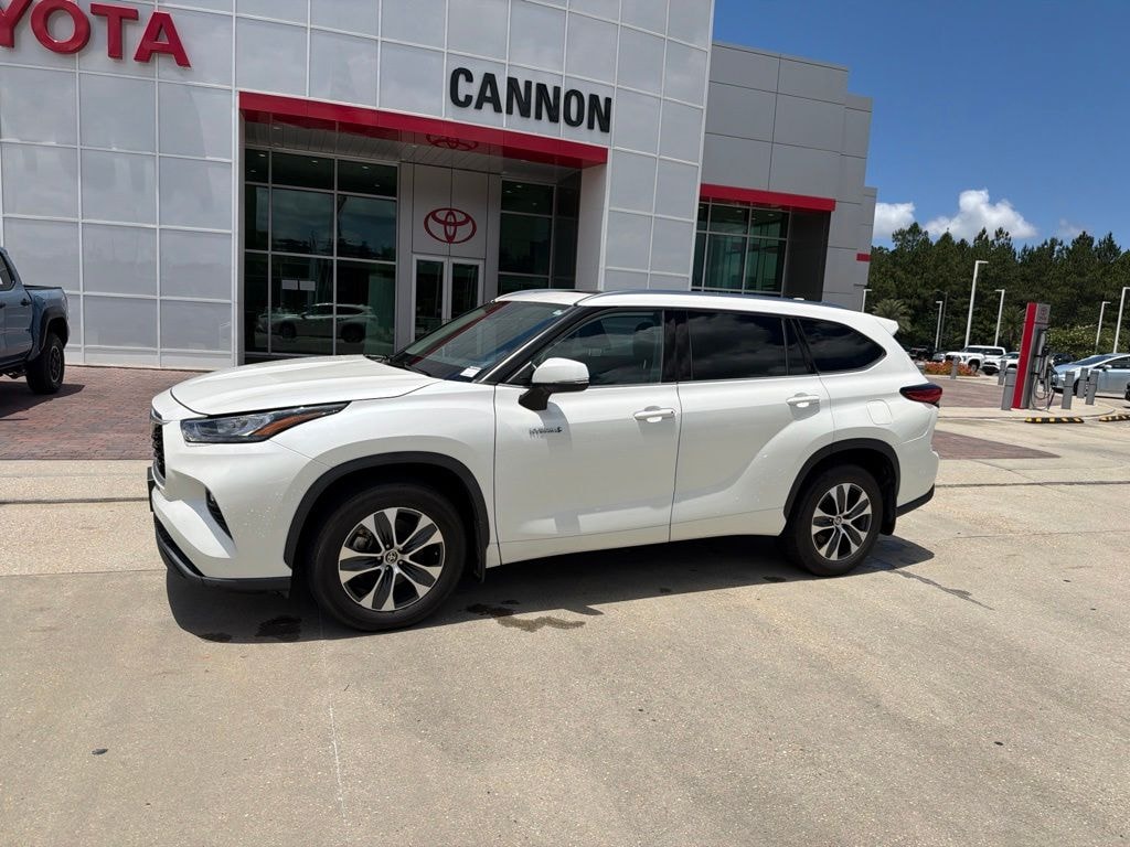 Used 2020 Toyota Highlander Hybrid XLE SUV