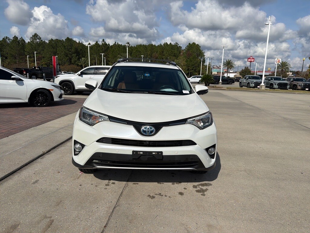 2017 Toyota RAV4 Hybrid Limited photo 3