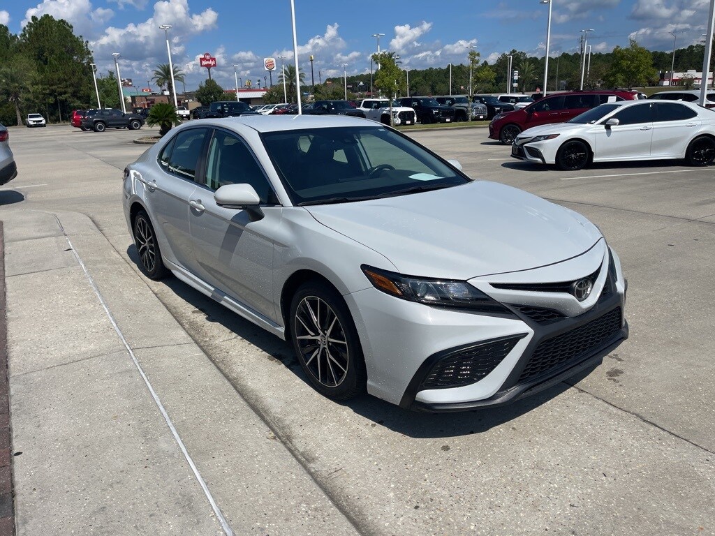 2023 Toyota Camry SE photo 4
