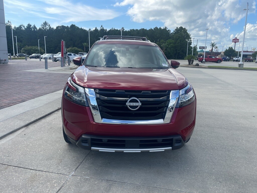 2024 Nissan Pathfinder SL photo 3