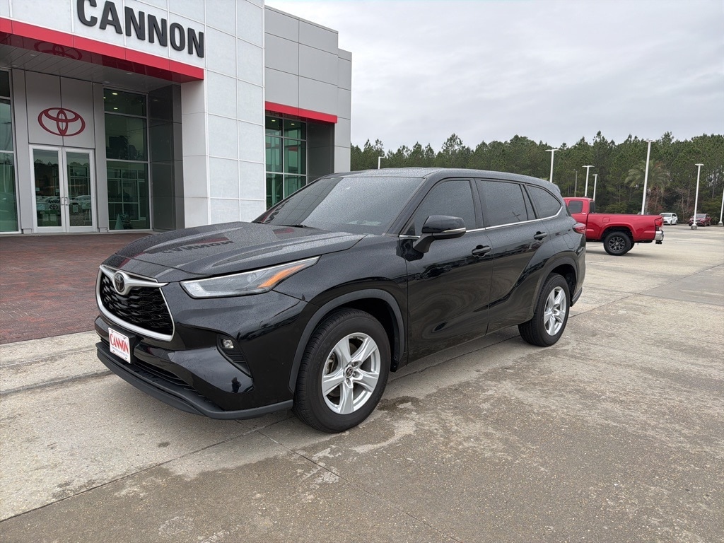 Used 2022 Toyota Highlander LE SUV