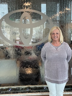 Staff member Pat Williams from ID_e49289156fce