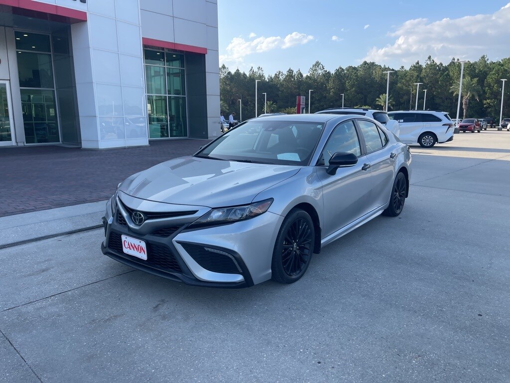 2022 Toyota Camry SE photo 2