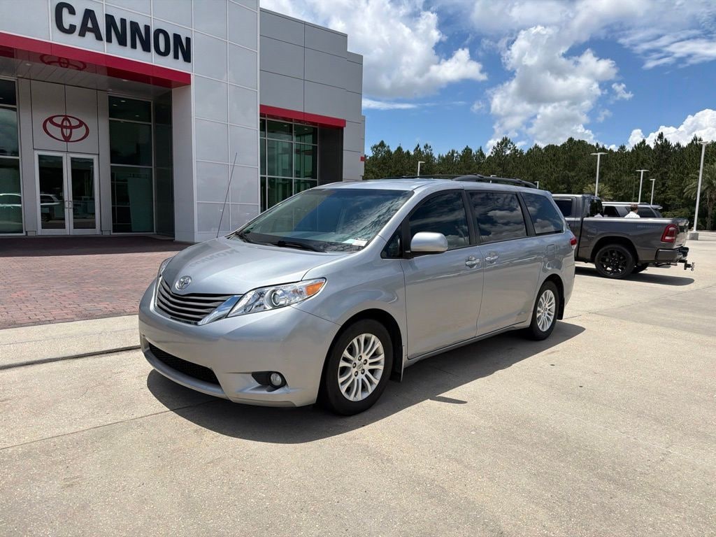 Used 2013 Toyota Sienna XLE Minivan/Van