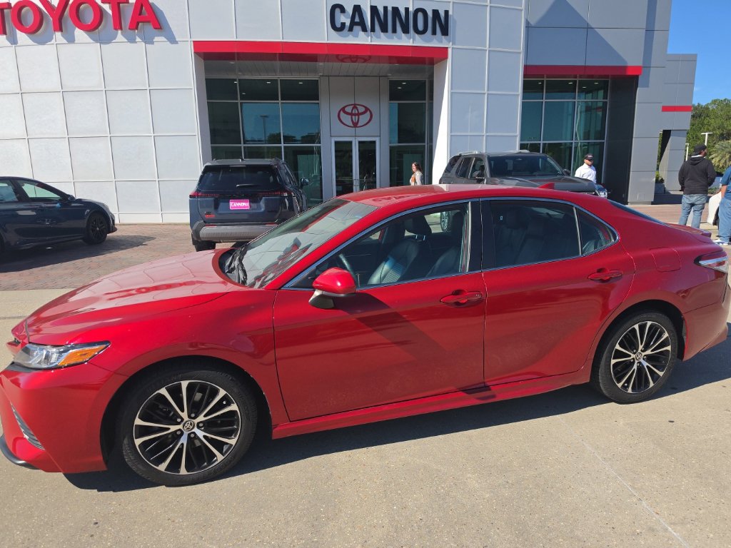 2020 Toyota Camry SE