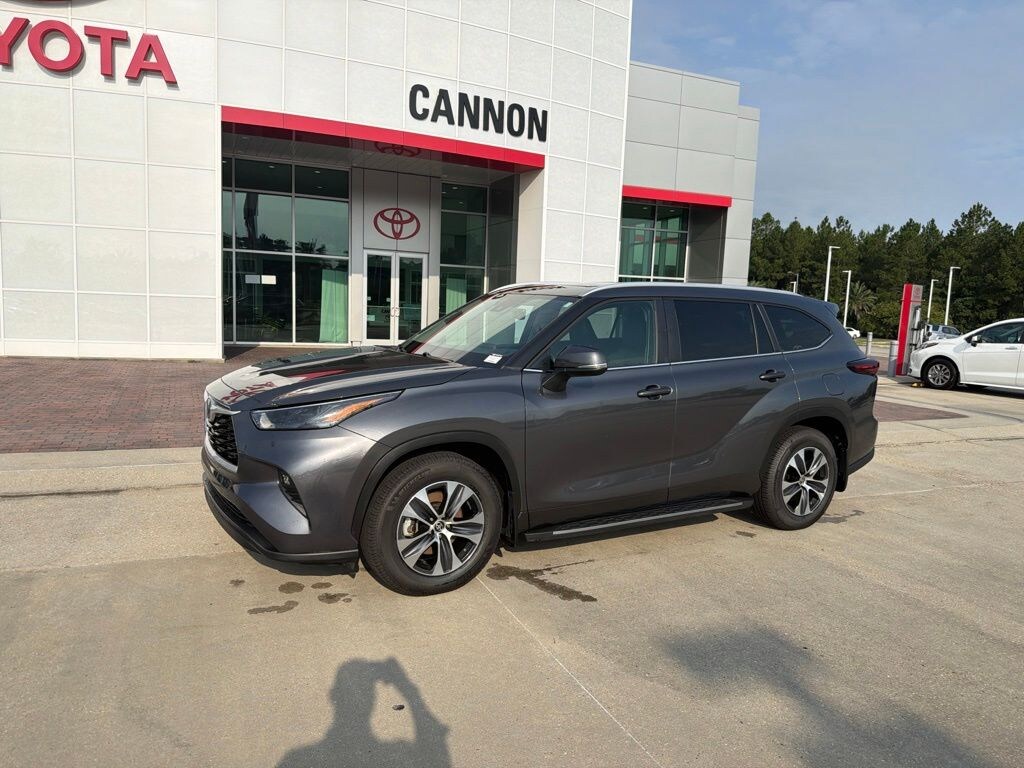 Used 2024 Toyota Highlander Hybrid XLE SUV