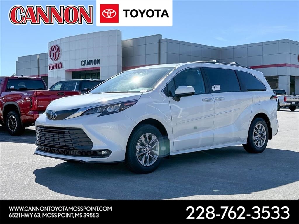 2026 Toyota Sienna XLE's photo
