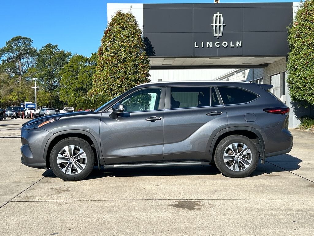 Used 2024 Toyota Highlander Hybrid XLE SUV