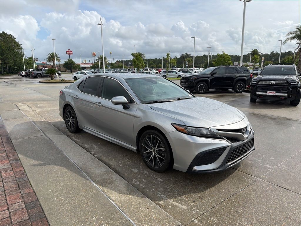 Used 2023 Toyota Camry SE Sedan